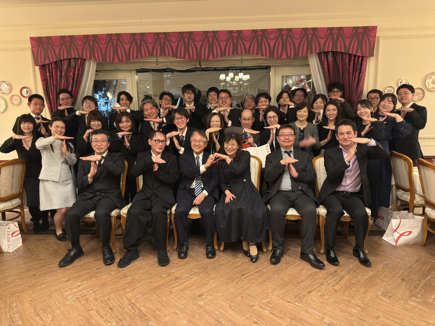 TGF-βポーズで撮影した集合写真