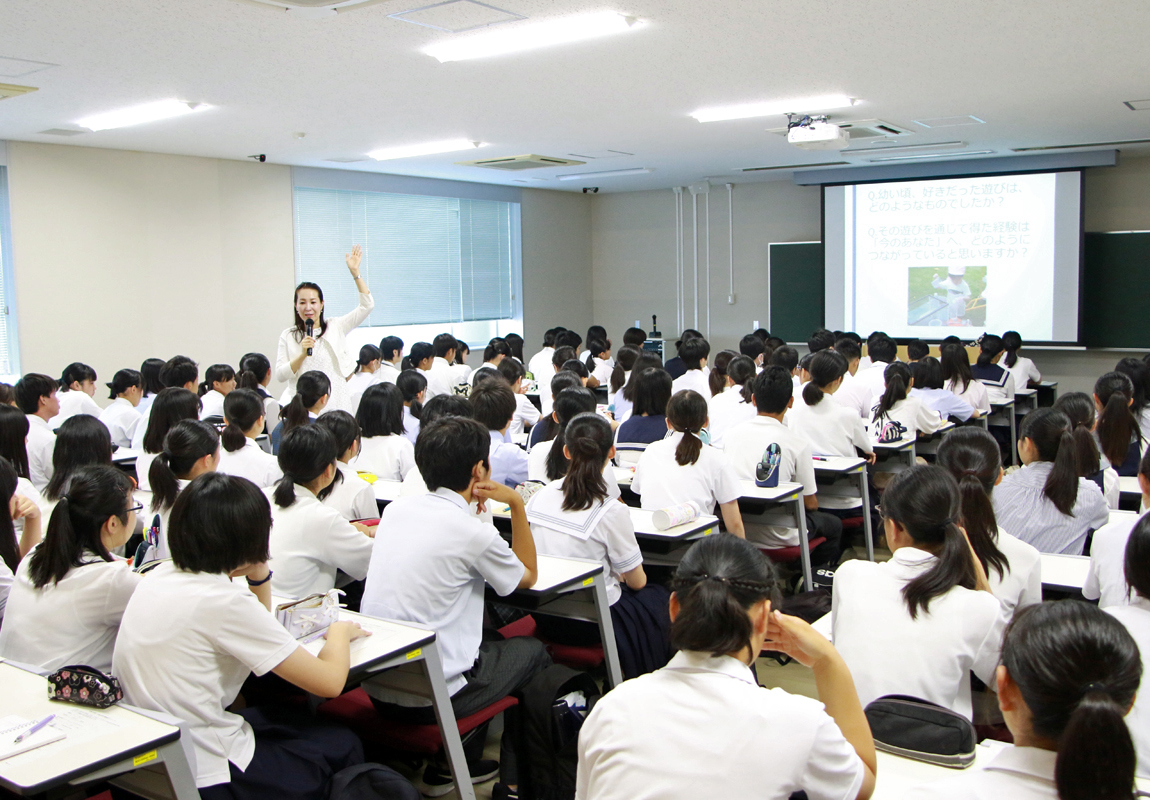 教育学部：大野歩 准教授の講義の様子