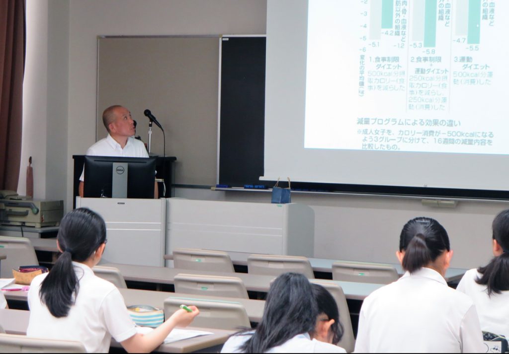 医学部看護学科：宮村季浩 教授の講義の様子