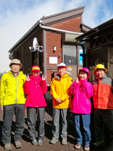 富士山救護ボランティアの仲間と宮村教授