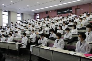 決意を新たにする学生たち