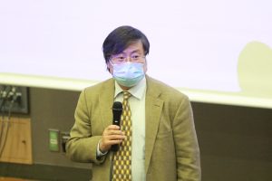 挨拶する島田学長