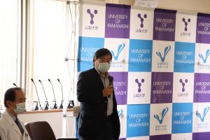 激励の言葉を述べる島田学長